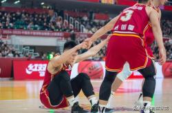 开云体育下载-比赛中爆发的激烈纷争引发热议
