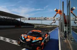 开云APP-迈凯伦横扫索伯车队，塞恩斯刷新纪录