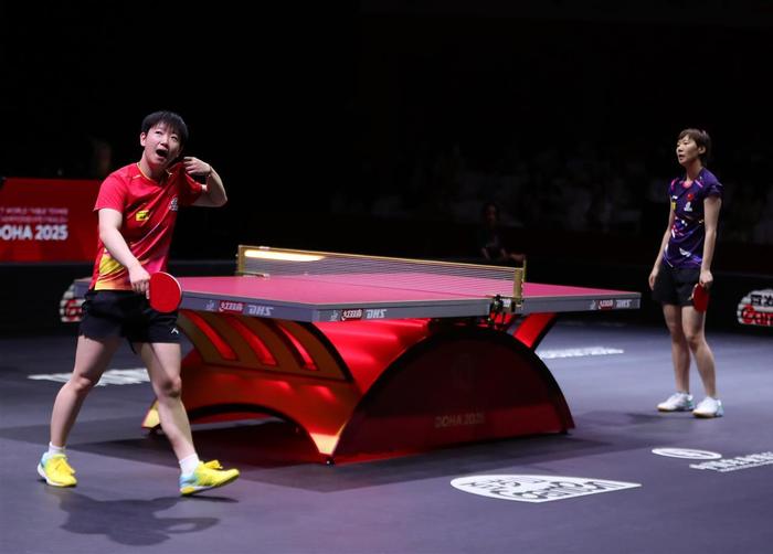 乒乓球赛事中勇士战胜对手成功夺冠