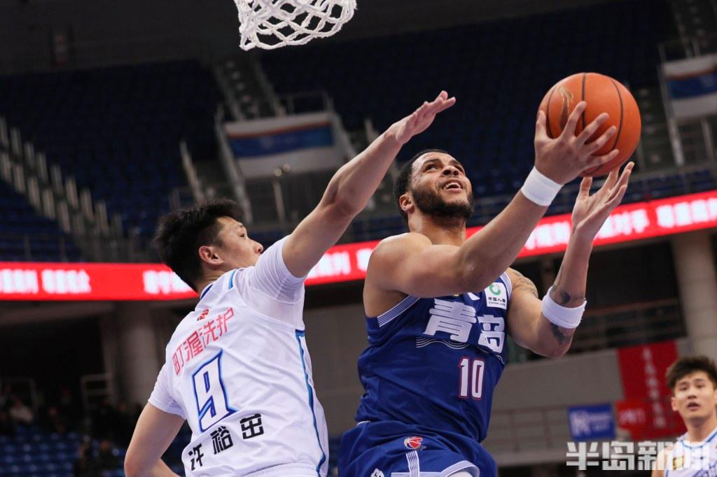 球队主场作战势不可挡，大胜对手