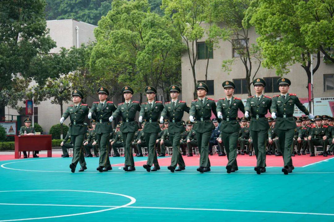 某队队员集体发力，士气高昂赢球