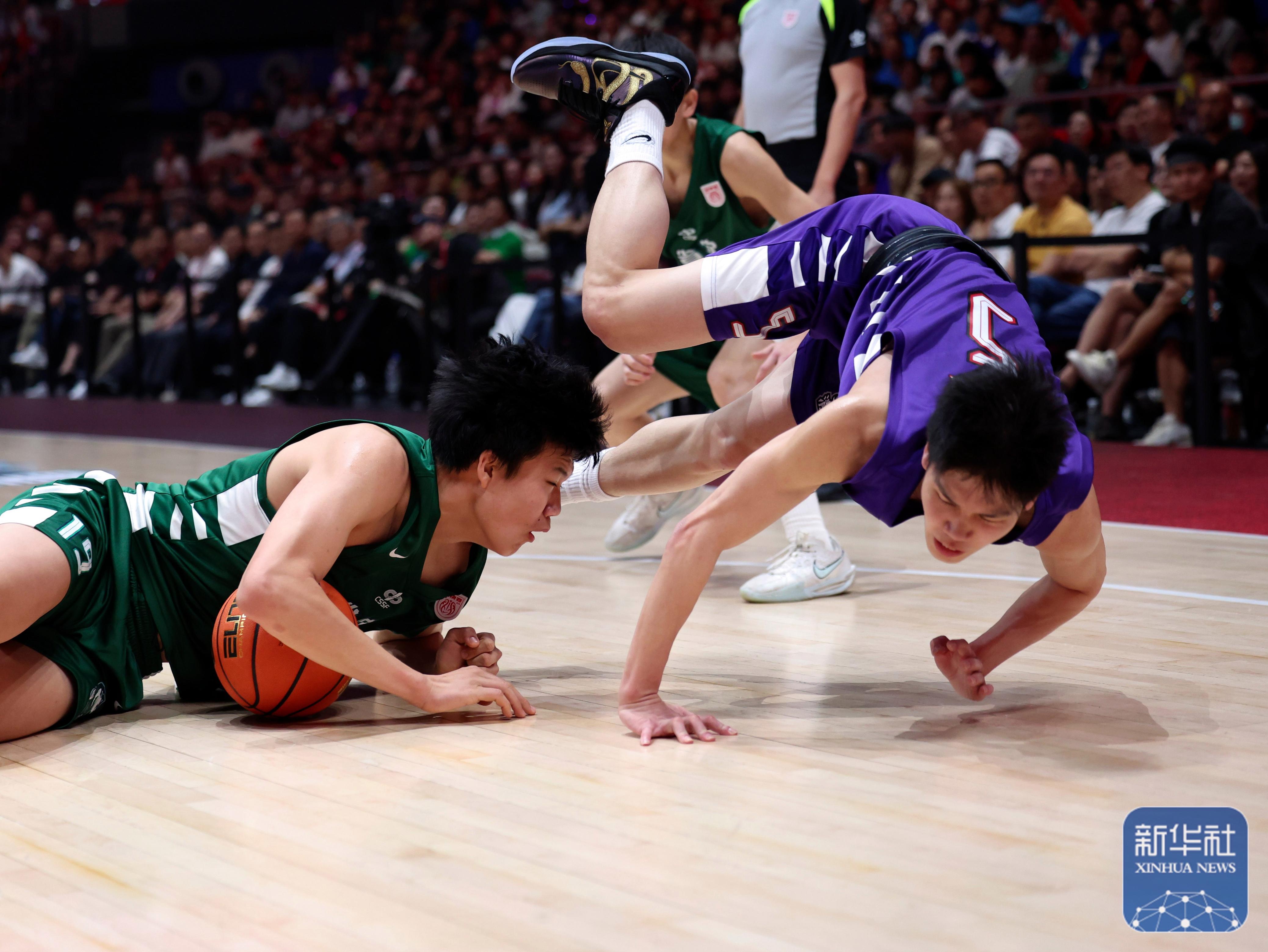 选手高超实力激情表现，争夺前列的简单介绍