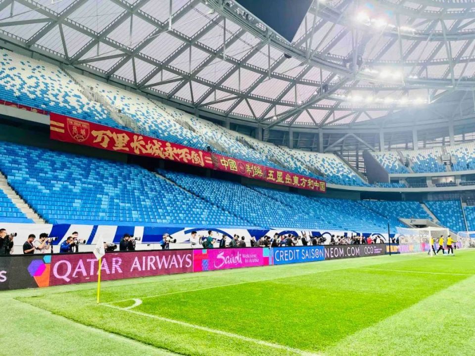 关于场面火爆!足球观众席沸腾不已的信息 关于场面火爆!足球观众席沸腾不已的信息