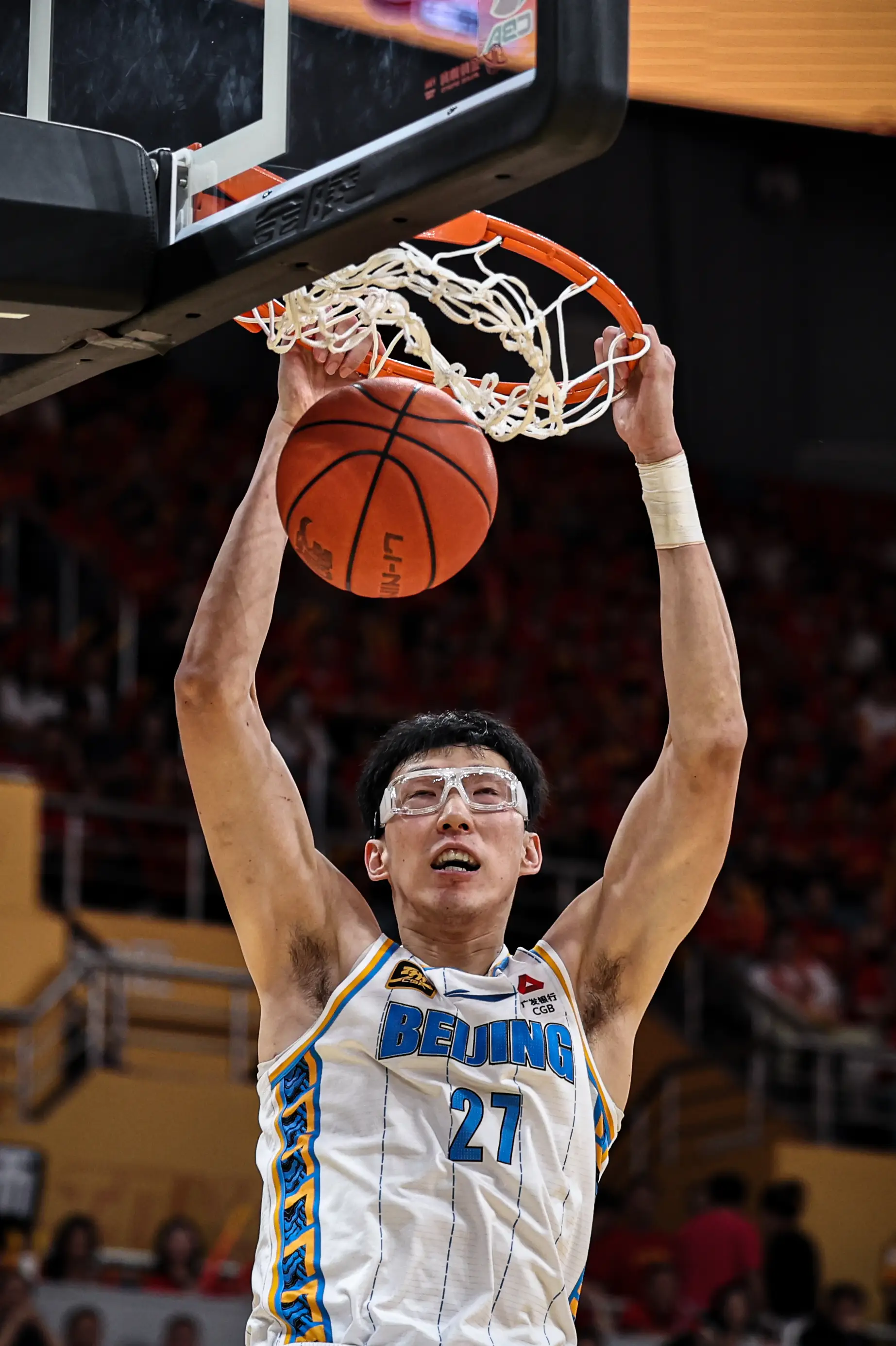 掘金险胜广州队，胡金秋扛起全队